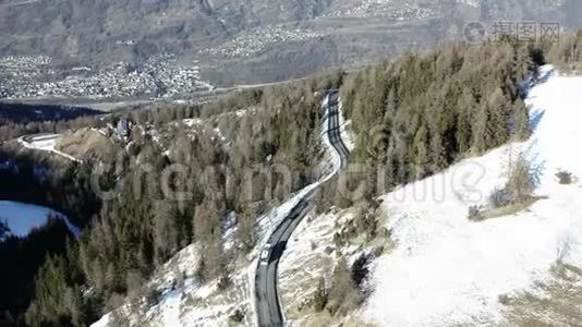 法国阿尔卑斯山的LaPlagne鸟瞰图视频
