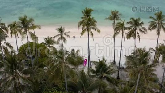 泰国普吉岛海滩和游艇鸟瞰图视频