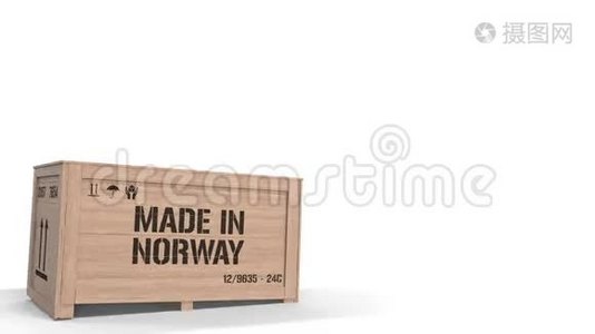 木箱，白色背景上印有北美文字的印模。 挪威工业生产相关3D动画视频