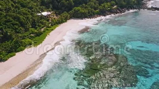 空中海滩展示了安塞福班斯热带海岸的镜头。 塞舌尔马河岛视频
