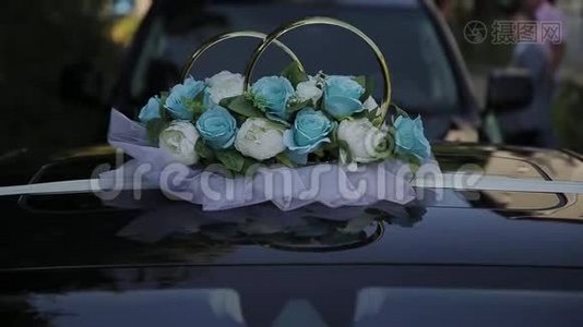 婚礼当天乘车布置精美的婚礼装饰..视频