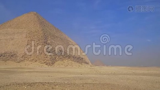 Bent金字塔是一座古埃及金字塔，位于开罗达舒尔皇家墓地视频