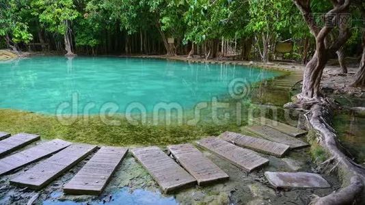 泰国绿蓝水是泰国克拉比的旅游景点视频