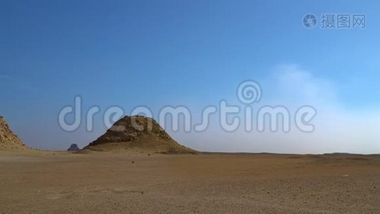 Bent金字塔是一座古埃及金字塔，位于达舒尔皇家墓地视频