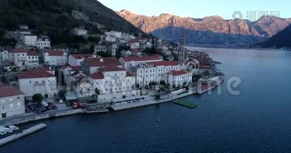 黑山博卡湾和老镇Perast的鸟瞰图视频