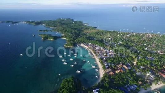 菲律宾宿务马拉帕斯卡岛海滨。 苏鲁海、船和美丽的海景视频