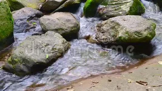 多伊苏贴培国家公园的水流视频