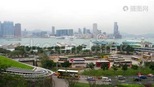 香港九龙全景，维多利亚港，中环码头旁繁忙道路视频