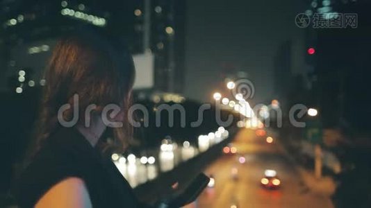 城市交通车流夜间高速公路模糊灯光视频
