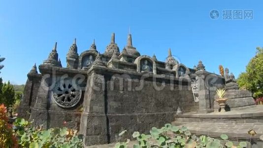 印度尼西亚巴厘岛梵天维哈拉阿拉姆神庙的内部部分.. 巴厘旅行概念视频