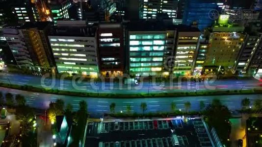 东京市区一条街道的夜间时间推移视频