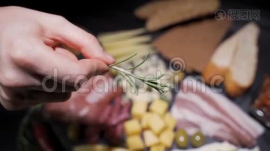 芝士盘特写多种水果和蜂蜜芝士..视频