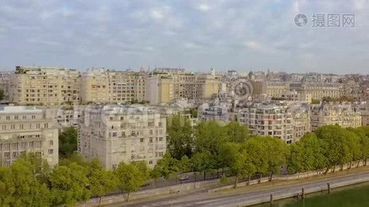 巴黎，法国-五月，2019年：航空无人机观历史市中心。 上面是著名的地标视频