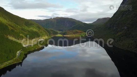 挪威的Geiranger峡湾和Lovatnet湖鸟瞰图视频