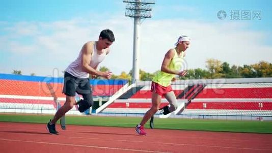 男子残疾人运动员慢跑训练视频