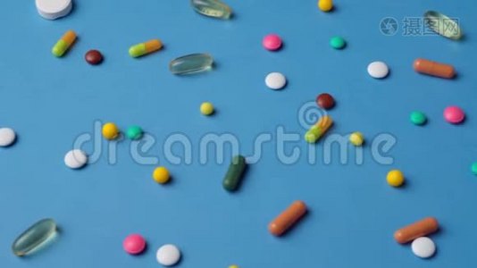 药片、维他命、药物、欧米茄3鱼油、凝胶胶囊、药物和食品补充剂的背景视频