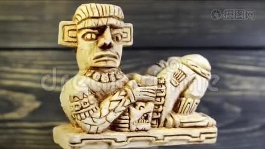 躺着的埃及人的雕像视频