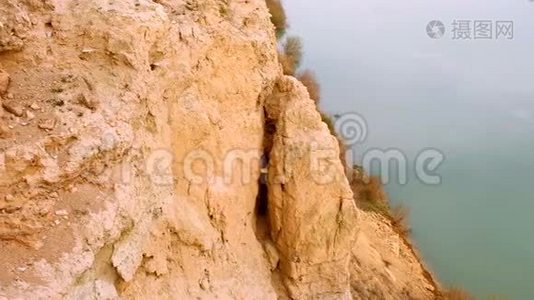 河岸上的粘土悬崖视频