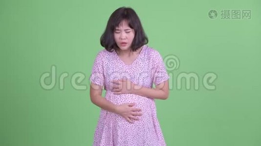 有压力的亚洲孕妇胃痛视频