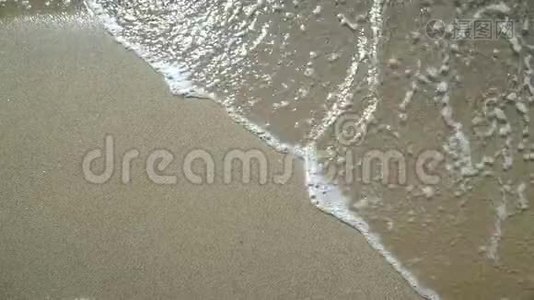 滩，泡沫海洋，海浪洗沙..视频
