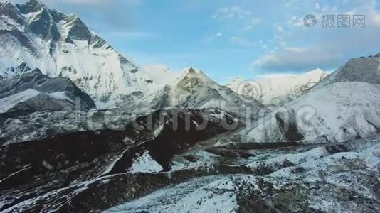 岛峰山和Lhotse南面日落。 空中景观视频