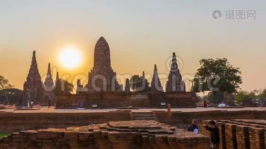 泰国阿育塔亚历史公园佛寺日落时间。视频