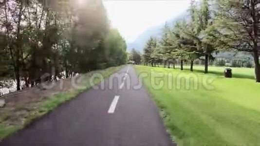 波尔莱因多拉巴尔泰亚河上的Velodoire自行车道视频