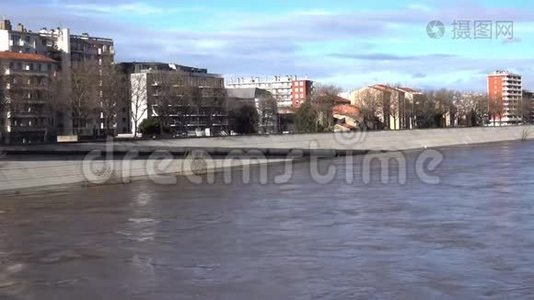 城市里的洪水。视频
