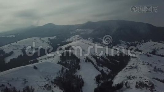 冬季景观雪山空中俯瞰视频