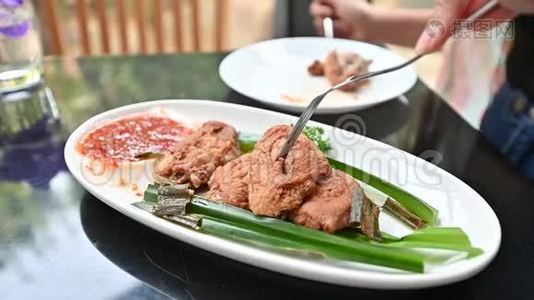 脆脆的炸鸡食谱.. 烹饪小吃和入口食品视频