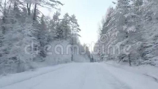 野林中雪不通道..视频