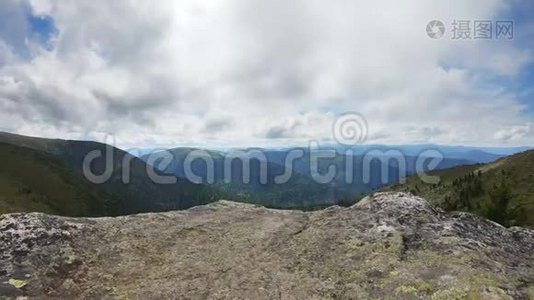 从山顶到风景如画的山谷视频