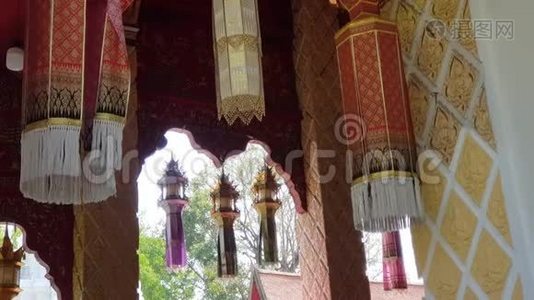 古色古香的兰纳风格的灯笼展示在法拉那哈里芬超寺。视频