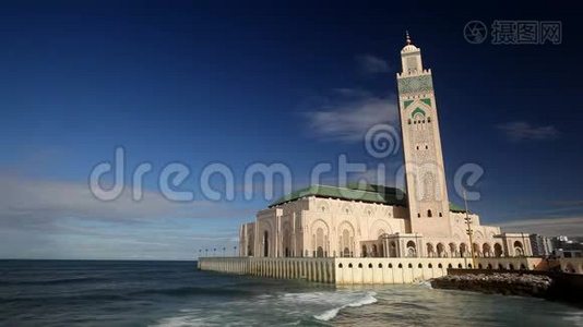 大西洋沿岸哈桑二世清真寺美丽的尖塔景观视频