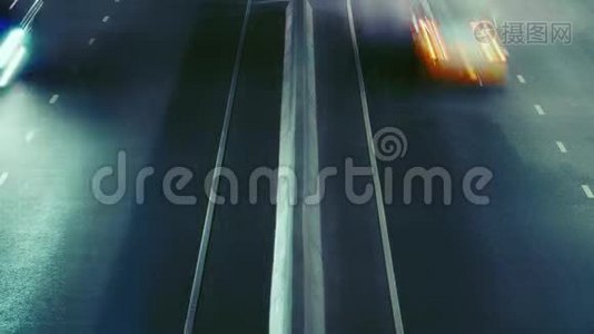 鸟瞰快速移动高速公路交通.. 自动驾驶自动驾驶汽车视频
