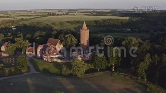 德国梅克沃波莫姆堡城堡空中拍摄的风景视频