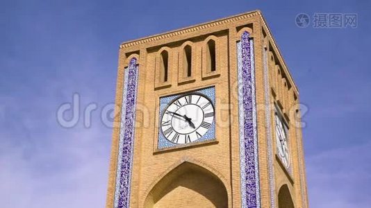 清真寺的钟楼.视频