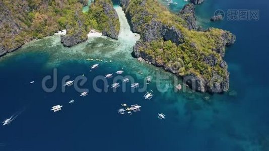 崎岖高耸的米尼洛克岛的空中高姿态景观。 El-Nido，巴拉望。 菲律宾。 停泊在视频