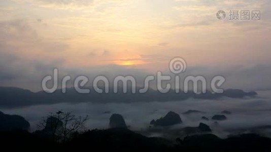 太阳正在上升的时间流逝视频