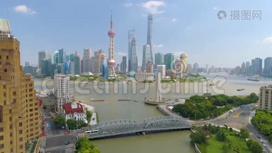 中国上海-2017年5月5日：空中观景视频，商业天际线黄浦江大桥视频