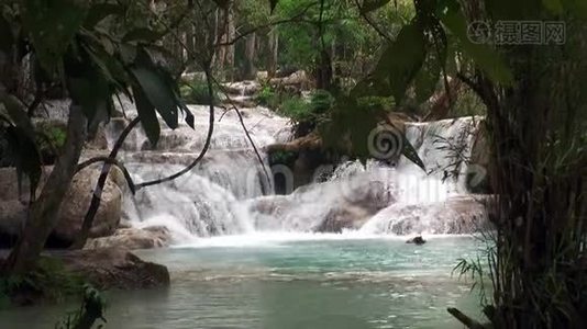 老挝琅勃拉邦附近的匡寺瀑布视频