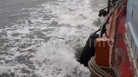 渔船上的轮胎视频