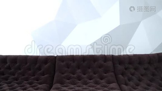 白色内部的现代棕色被子沙发视频