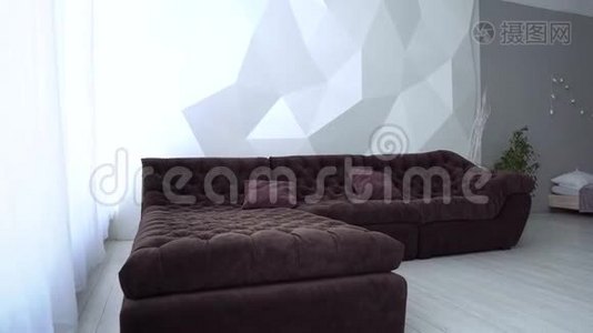 带棕色沙发的客厅现代室内设计视频