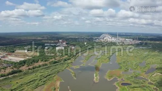 无人机飞越原发电厂领土视频