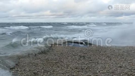 风暴中的大海波视频