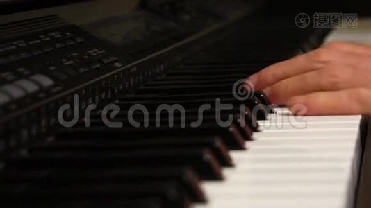 钢琴演奏视频