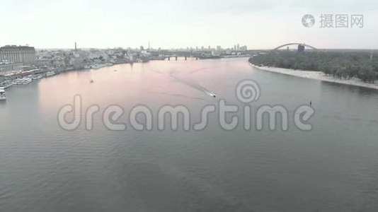 尼普罗河。 基辅。 乌克兰。 空中观景视频