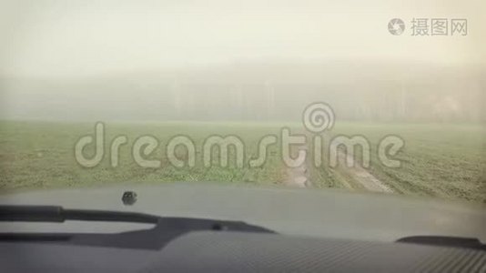 在雾中驾驶，视频