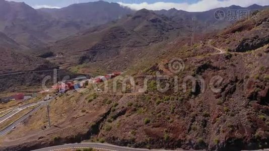 鸟瞰群山、聚落和道路。 西班牙加那利群岛特内里费视频